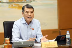 Prime Minister Le Minh Hung speaks at a group discussion during the 16th National Assembly’s first session on April 10 (Photo: VNA)