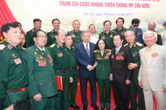 Party General Secretary To Lam receives war or peace, war veterans, former youth volunteers and militia members in Hanoi on April 9 (Photo: VNA)