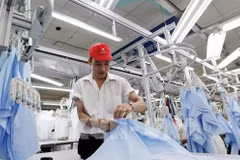 Workers at a garment company in Hanoi. (Photo: VNA)