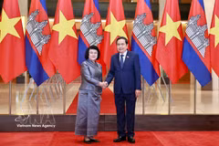 NA Chairman Tran Thanh Man (R) meets with President of Cambodian NA Samdech Maha Rathsapheathika Thipadei Khuon Sudary in Hanoi on July 28. (Photo: VNA)
