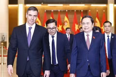 National Assembly Chairman Tran Thanh Man (right) and Spanish Prime Minister Pedro Sánchez. (Photo: VNA)