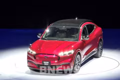 Ford Vietnam on August 15 unveils the Mustang Mach-E, the company’s first fully electric vehicle in Vietnam. (Photo: VNA)