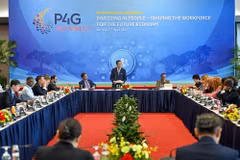 The ministerial discussion chaired by Vietnamese Deputy Minister of Education and Training Nguyen Van Phuc within the framework of the P4G Summit in Hanoi on April 17. (Photo: baovanhoa.vn)