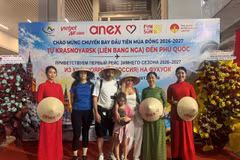 Russian tourists arrive at Phu Quoc island in southern An Giang province. (Photo published by VNA)