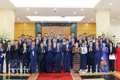Politburo member and Standing Member of the Communist Party of Vietnam Central Committee’s Secretariat Tran Cam Tu (eighth from left), Vietnamese officials and the Cambodian People’s Party delegation pose for a group photo in Hanoi on October 26, 2026. (Photo: VNA)