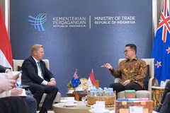 Minister of Trade, Budi Santoso (right), and New Zealand Minister of Trade and Investment, Todd Michael McClay (left), during a bilateral meeting in Jakarta on August 7. (Photo: ANTARA)