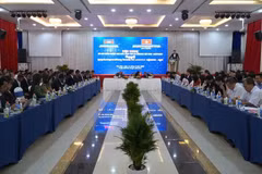 The conference serves as a forum to discuss solutions to remove difficulties for businesses of the two countries (Photo: VietnamPlus)