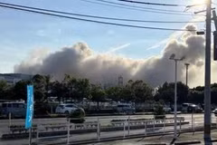 An explosion rocks the Aeon Mall shopping centre in Kumamoto prefecture, Japan, following the earthquake on July 28. (Photo: Kyodo/VNA)