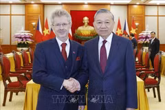 General Secretary of the Communist Party of Vietnam Central Committee To Lam (R) and visiting President of the Senate of the Parliament of the Czech Republic Milos Vystrcil in Hanoi on November 21. (Photo: VNA)