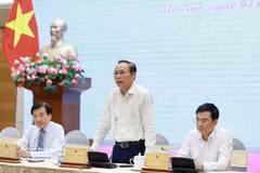 Deputy Minister of Agriculture and Environment Phung Duc Tien speaks at the Government’s regular March press briefing held in Hanoi on April 4. (Photo: VNA)