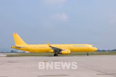 Vietravel Airlines officially takes delivery of an Airbus A321 aircraft in Noi Bai International Airport on October 27 (Photo: VNA)