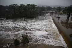 Devastating flash floods strike Kerr county, Texas on July 5. (Photo: US Coast Guard/VNA)