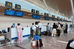 Passengers at Tan Son Nhat International Airport's Terminal T3 (Photo: VNA)