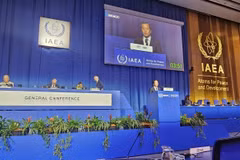 Nguyen Hoang Linh, Director of the Vietnam Agency for Radiation and Nuclear Safety, delivers Vietnam’s national statement at the plenary sitting of the 70th Regular Session of the IAEA General Conference in Austria. (Photo published by VNA)