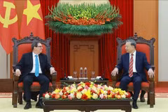 Party General Secretary To Lam (R) receives Cuban Foreign Minister Bruno Rodríguez Parrilla. (Photo: VNA)