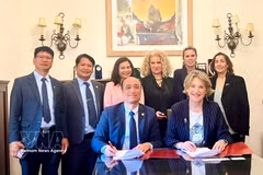Hanoi Law University signs memoranda of understanding (MoUs) with Deree College of the American College of Greece (ACG) and Panteion University. (Photo: VNA)
