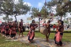 Gong clubs and teams take part in the ethnic minority cultural festival in Gia Lai province. (Photo: VNA)