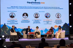 Speakers at a discussion within the framework of the "Meet Indonesia 2026" in Quang Ninh city. (Photo: VNA)