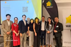 Vietnamese Consul General in Perth Nguyen Thanh Ha (second from right) and business representatives at the forum (Photo: VNA)
