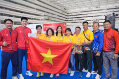 The joy of the Vietnamese karate team (Photo: VNA)