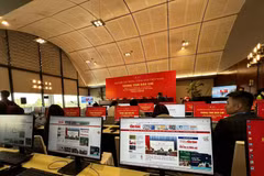 The press centre for the 14th National Party Congress is equpped with modern facilities, high-speed internet connectivity, more than 150 computers and a full range of technical equipment. (Photo: VNA)