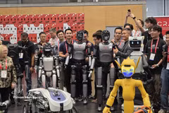 VinRobotics' VR-H3 robot participates in the robot parade at ICRA 2026 (Photo: VNA)
