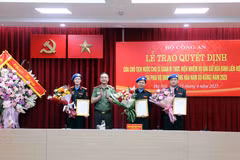 At the handover ceremony (Photo: VNA)