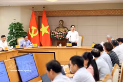 Deputy Prime Minister Ho Quoc Dung chairs the meeting with several ministries and sectors on the revised Land Law on September 21 (Photo: VNA)