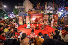 Excerpts from tuong (classical dramma), cheo (traditional Vietnamese opera), xam (blind buskers’ singing), and chau van (ritual singing) performed at the Traditional Arts Space in Hanoi’s Old Quarter have attracted great interest from local residents and tourists (Photo: VNA)