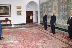 Vietnamese Ambassador to Algeria Vu Duy Long presents his credentials to Algerian President Abdelmadjid Tebboune on September 14. (Photo: VNA)