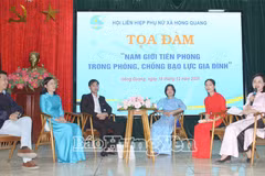 The Women’s Union of Hong Quang commune holds a discussion on preventing and combating domestic violence. (Photo: Hung Yen Newspaper) 