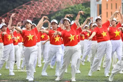 A mass dance performance featuring the highest number of the elderly in 2026 (Photo: VNA)