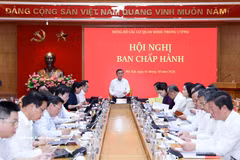 Politburo Member, Standing Member of the Party Central Committee’s Secretariat and Secretary of the Party Committee of Central Party Agencies Tran Cam Tu speaks at the meeting of the Standing Board of the Party Committee of Central Party Agencies in Hanoi on October 1. (Photo: VNA)