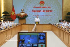 Standing Deputy Prime Minister Pham Gia Tuc, who is Chairman of the National Committee for APEC 2027, speaks at the committee's fourth meeting in Hanoi on October 1. (Photo: VNA)