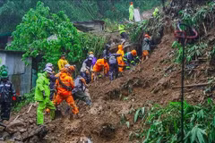 Rescuers search for victims at the scene of a landslide in Baguio, the Philippines, on August 10, 2026. (Photo: Xinhua/VNA)
