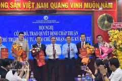 The south-central province of Khanh Hoa on September 16 announces investment approval decisions and investment registration certificates for five projects worth nearly 10.82 trillion VND (415.96 million USD). (Photo: VNA)