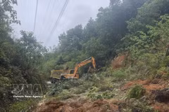 Landslides block roads in mountainous areas of Thanh Hoa (Photo: VNA)