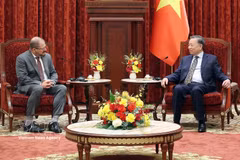 General Secretary of the Communist Party of Vietnam Central Committee and President To Lam (R) meets with President and CEO of Qualcomm Incorporated Cristiano Amon in Hanoi on August 27. (Photo: VNA)