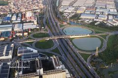 Integrated transport infrastructure connecting industrial parks creates a competitive advantage for Bac Ninh province in attracting investment. (Photo: VNA)
