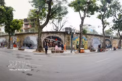 Hanoi plans to develop a cultural, service, commercial and tourism space at 131 railway arches along Phung Hung and Gam Cau streets, south of Long Bien Bridge. (Photo: VNA)