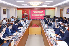 An overview of the meeting between Secretary of the Communist Party of Vietnam Central Committee and head of its Commission for Policy and Strategy Nguyen Thanh Nghi Maeda Tadashi, Managing Director and Chairman of the Board of Directors of JBIC and a delegation of Japanese businesses (Photo: VNA)