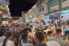 The walking street in the Old Town area in central Phuket. (Photo: bangkokpost.com) 