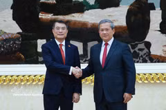 Cambodian Prime Minister Hun Manet (right) welcomes Vietnamese Prime Minister Le Minh Hung in Phnom Penh on October 9, 2026. (Photo: VNA)