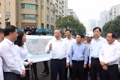 General Secretary and President To Lam inspects the construction of Ring Road 2.5, which runs through Cau Giay ward of Hanoi, on October 10, 2026. (Photo: VNA)