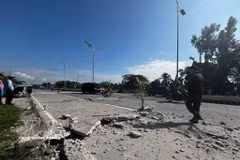 A section of road cracks after an earthquake in South Cotabato province, Philippines, on June 8, 2026. (Photo: Xinhua/VNA)
