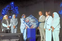 Malaysian Minister of Investment, Trade and Industry Tengku Datuk Seri Zafrul Abdul Aziz and Women Leadership Foundation founder and chairman Datuk Dr Hafsah Hashim jointly launch the ASEAN Women Economic Summit 2025 in Kuala Lumpur. (Photo: Bernama)