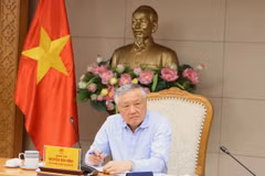 Standing Deputy Prime Minister Nguyen Hoa Binh chairs the working session of Steering Committee 751 on September 5. (Photo: VNA)