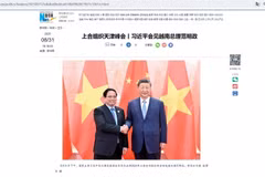 A Xinhua News Agency article reports on the meeting between Chinese President Xi Jinping and Vietnamese Prime Minister Pham Minh Chinh on August 31. (Photo: VNA)