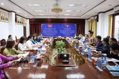 The talks between officials of Vietnam's Dien Bien province and Bokeo province of Laos on September 16 (Photo: VNA)