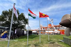 The national flag of Vietnam flies alongside the flags of other countries at the 2026 Asian Games. (Photo: VNA)